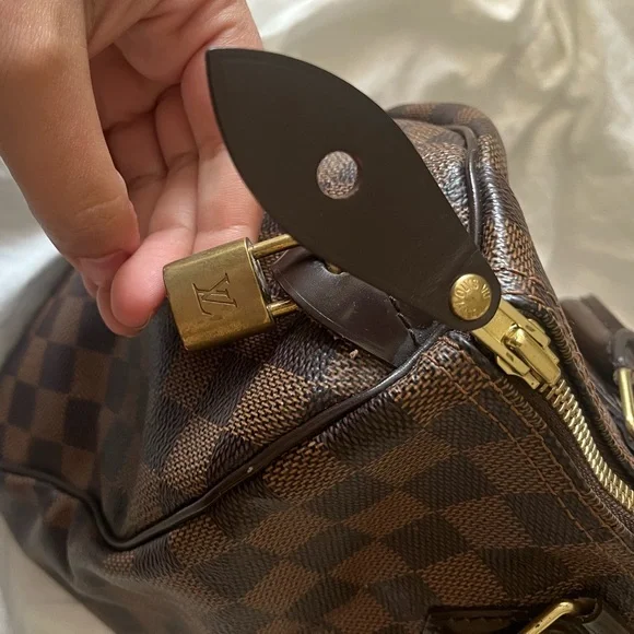 Authentic Louis Vuitton Speedy 30 - Picture 5 of 10